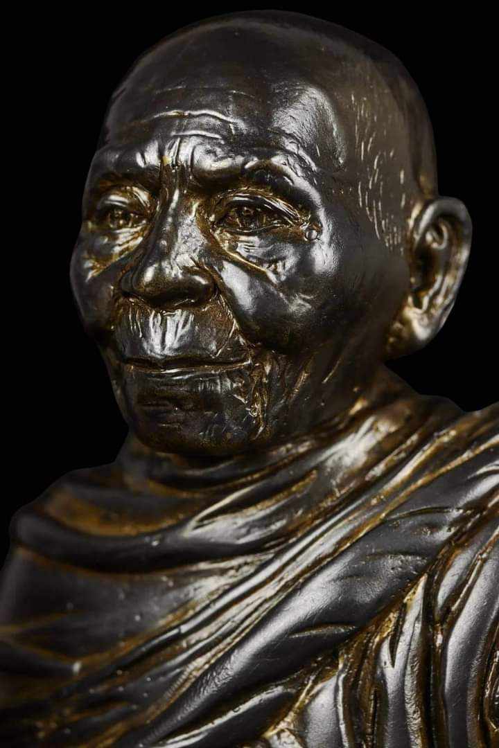 รูปหล่อองค์บูชาพ่อท่านคล้าย วาจาสิทธิ์ ขนาด 5 นิ้ว ปี63 วัดหน้าพระบรมธาตุ จ.นครศรีธรรมราช ของแท้ 100% ออกจากวัดโดยตรง สำเนา