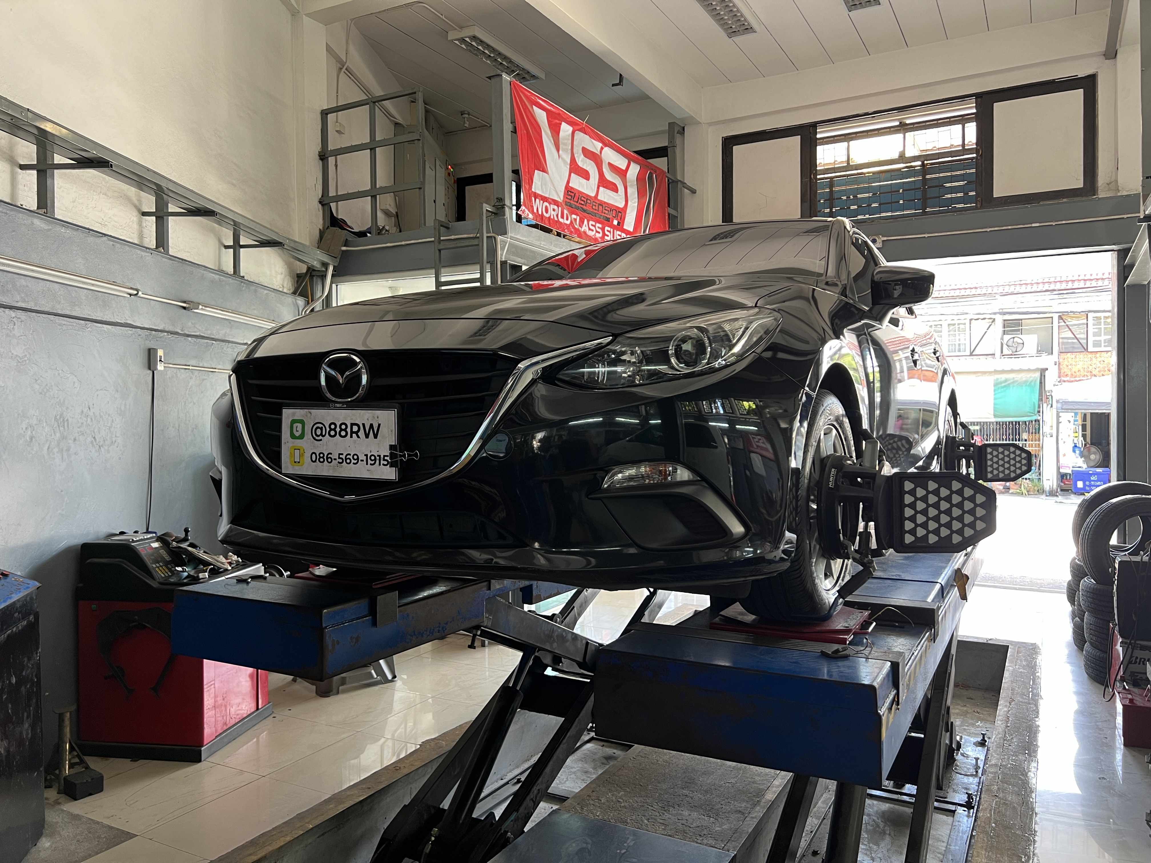 MAZDA 3 SKYACTIVE เข้ารับบริการเปลี่ยนปีกนกล่าง ใช้งานแทนของเดิมที่เสียหาย พร้อมตั้งศูนย์ [+] ปีกนกล่างตรงรุ่น พร้อมบริการติดตั้ง set up ครบ จบ *เพื่อความสะดวกในการรับบริการ นัดหมายเวลาก่อนเข้ารับบริการทุกครั้งครับ 𝙊𝙪𝙧 𝙎𝙚𝙧𝙫𝙞𝙘𝙚 บริการทางร้านเรารับทำอะไรบ้าง 🔧 มียางรถยนต์ทุกยี่ห้อให้เลือกซื้อ 🔧 โช้คอัพ สปริง 🔧 เช็คช่วงล่าง แก้ปัญหาให้ตรงจุด 🔧 ติดตั้งยางแบบไร้รอย 100% 🔧 บริการสลับยาง ตามอายุ 🔧 บริการล้างลิ้นปีกผีเสื้อ 🔧 บริการเช็คระยะรถยนต์ 🔧 เปลี่ยนถ่ายของเหลวทั้งระบบ 🔧 ตั้งศูนย์ด้วยเครื่อง HUNTER นำเข้าจาก USA สอบถามข้อมูลเพิ่มเติม หรือนัดหมายเข้ารับบริการ ☎️ : 08-6569-1915 ☎️ : 08-6544-5963 Line id : @88rw Tiktok : https://www.tiktok.com/@88rwycrr Youtube : https://youtube.com/@88rw Facebook : https://www.facebook.com/88rwtire Location : https://goo.gl/maps/HrNUAZXPN94KvxZ98?coh=178573&entry=tt #รถยนต์มีปัญหาไม่รู้ต้องแก้ตรงไหน ทางเรายินดี ตรวจหาปัญหาและหาวิธีแก้ บอกลูกค้าก่อนลงมือทำเสมอราคาเป็นธรรมไม่เอาเปรียบ สบายใจคุณลูกค้า ร้านยางเจริญรุ่งเรือง ยินดีต้อนรับครับ