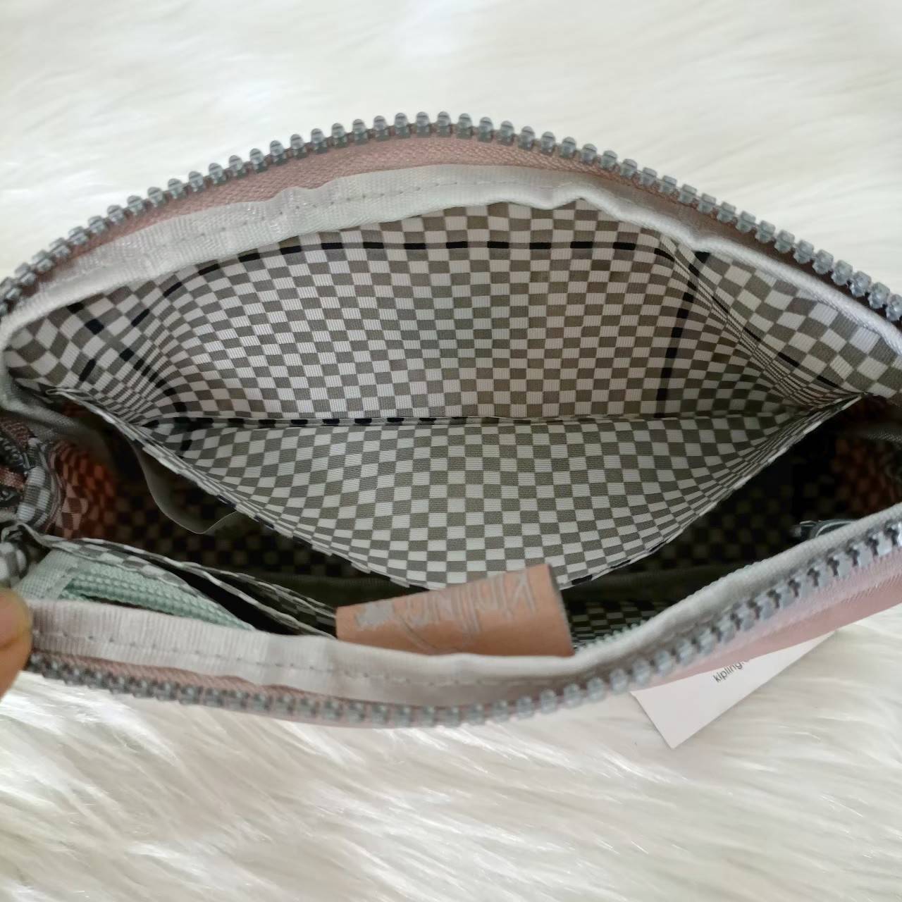 KIPLING กระเป๋าสตางค์ซิปรอบ ใบยาว Seoul up clutch & sling bag