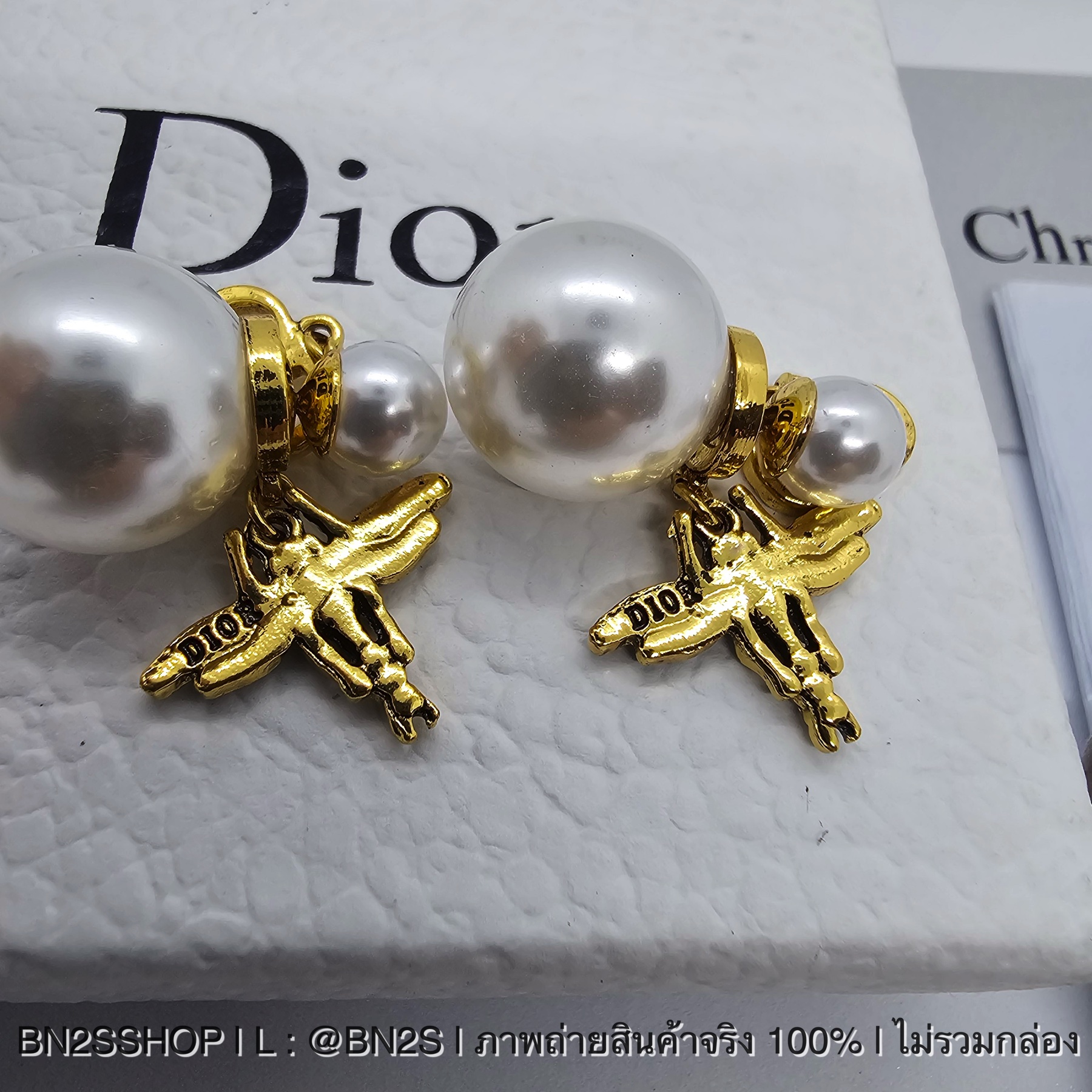ต่างหูห้อยจี้ผึ้งดิออ ประดับจี้ไข่มุกทับหลัง อะไหล่ทองวินเทจ Dior Tribles Earrings
