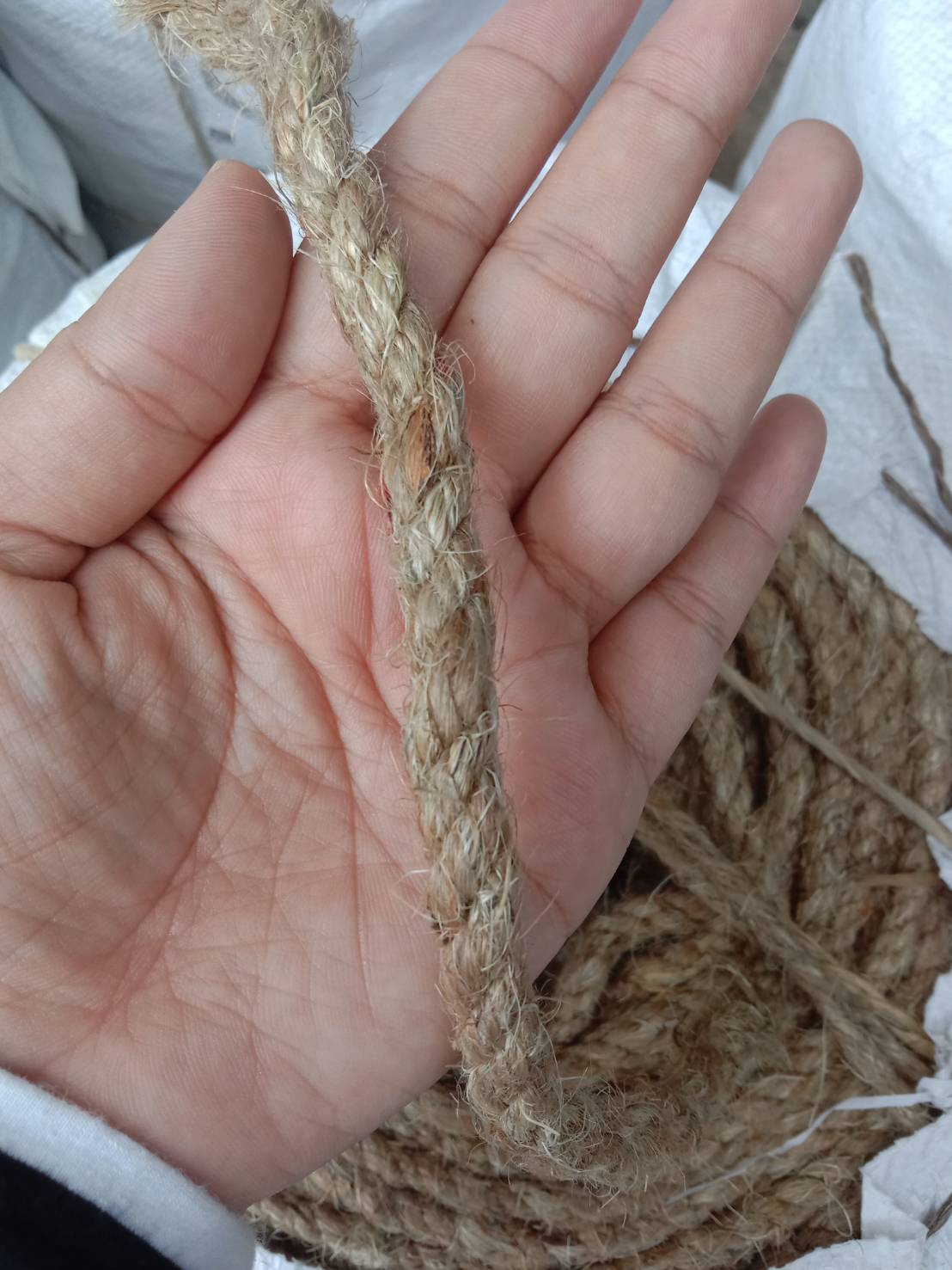 เชือกมะนิลา 8 mm. ความยาว 200 เมตร เชือกธรรมชาติ พร้อมส่ง ทำตัวอักษร งานประดิษฐ์ ถักตาข่าย