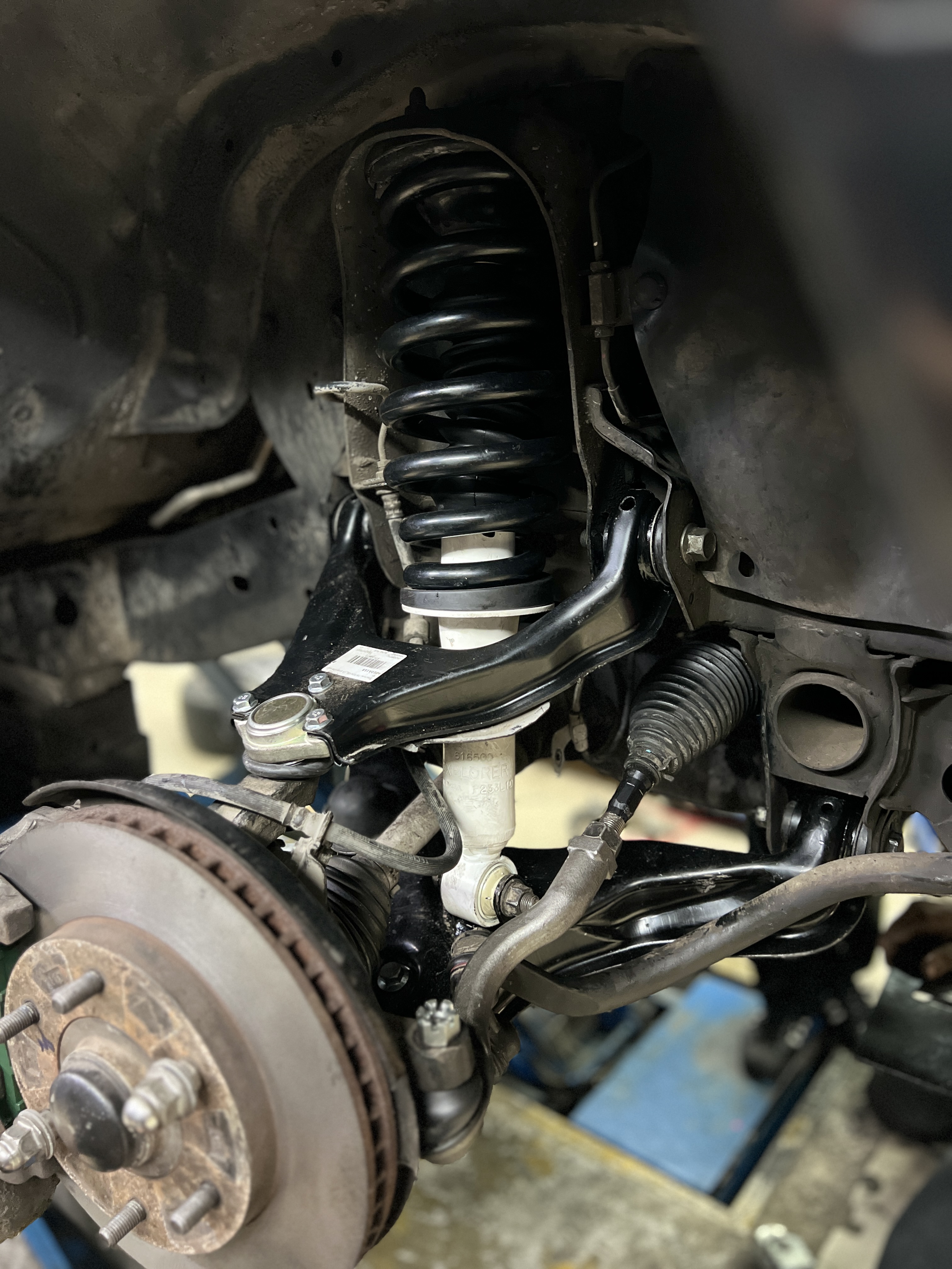 MITSUBISHI PAJERO เข้ารับบริการซ่อมบำรุงช่วงล่าง เปลี่ยนโช้คอัพ [+] PROCOMP [+] ปีกนกบน [+] ลูกหมากตอง5ญี่ปุ่น สอบถามข้อมูลเพิ่มเติม หรือนัดหมาย โทร : 08-6569-1915 บุ๊ก Line id : @88rw Location : https://goo.gl/maps/HrNUAZXPN94KvxZ98? รถยนต์มีปัญหาไม่รู้ต้องแก้ตรงไหน ทางเรายินดี ตรวจหาปัญหาและหาวิธีแก้ บอกลูกค้าก่อนลงมือทำเสมอด้วยราคาเป็นธรรม เวลาบริการ วันจันทร์-วันอาทิตย์ 09:00 น. - 17.30 น. #procomp #ลูกหมากตอง5 #ปีกนกบน #โช้คอัพ #ช่วงล่าง #โช๊ค #ยางรถยนต์