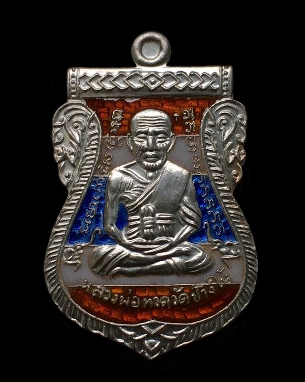 เหรียญหลวงพ่อทวด อาจารย์ทิม วัดช้างให้ พิมพ์หน้าเลื่อนไม่มีเส้นผ่าปาก รุ่น ๑๐๒ ปี อาจารย์ทิม เนื้อเงินลงยาสีธงชาติ หมายเลข ๑๖๘
