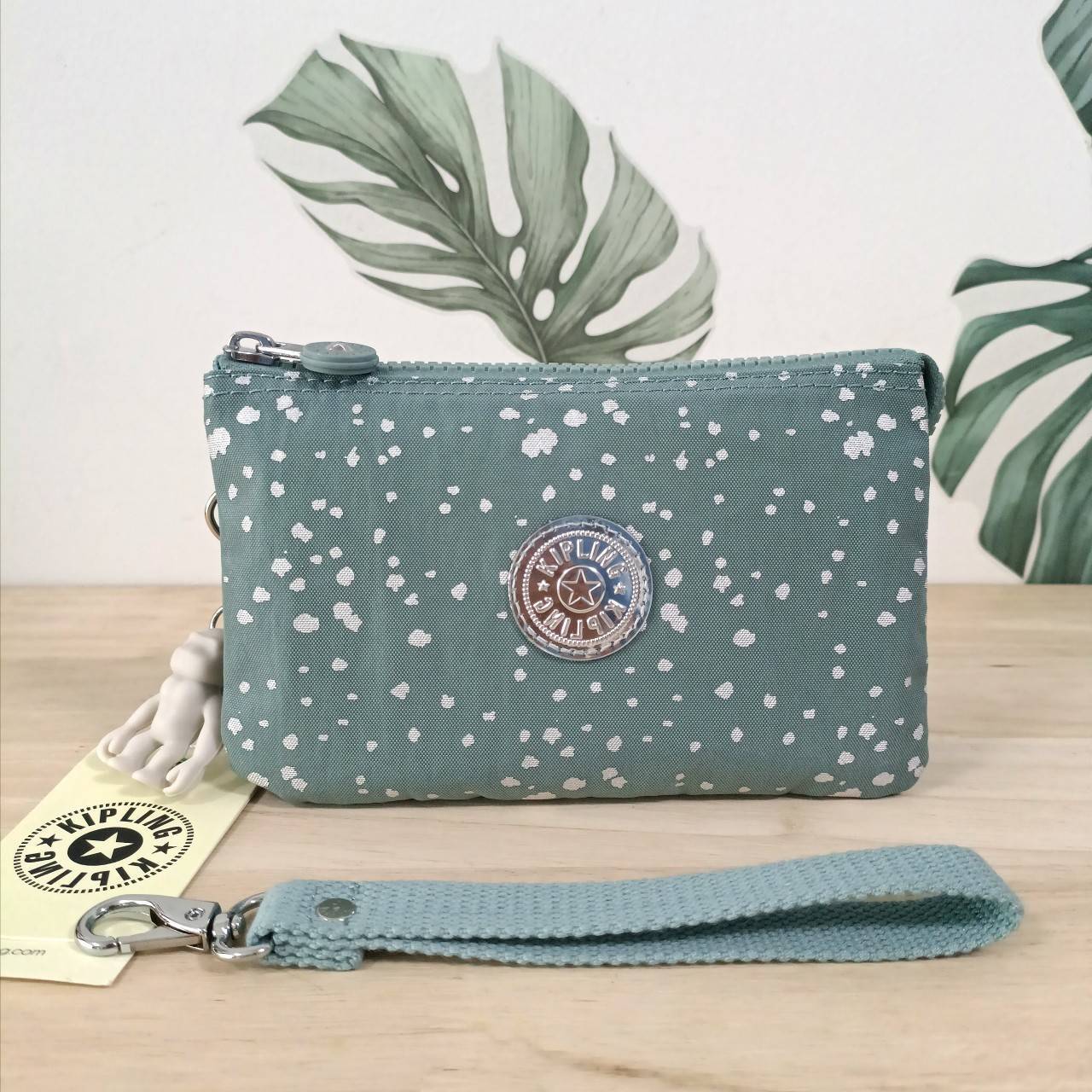 กระเป๋าคล้องมือ Kipling Creativity Large Pouch คิปลิ้ง