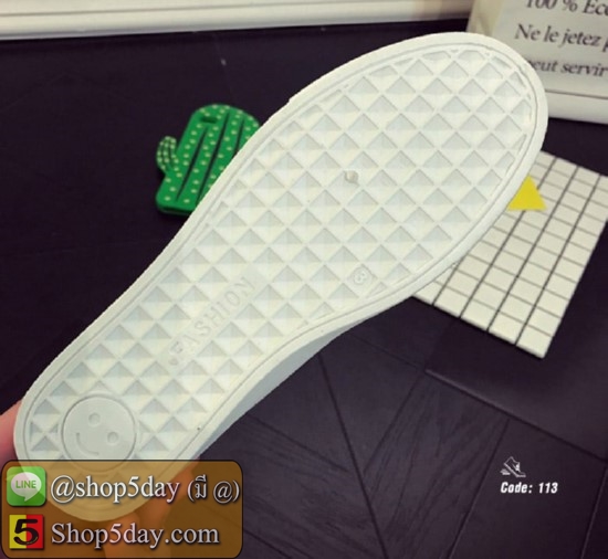 ผ้าใบงานใส่สบายนุ่ม วัสดุคล้ายหนังแกะ (PU) (ขอบดำ)