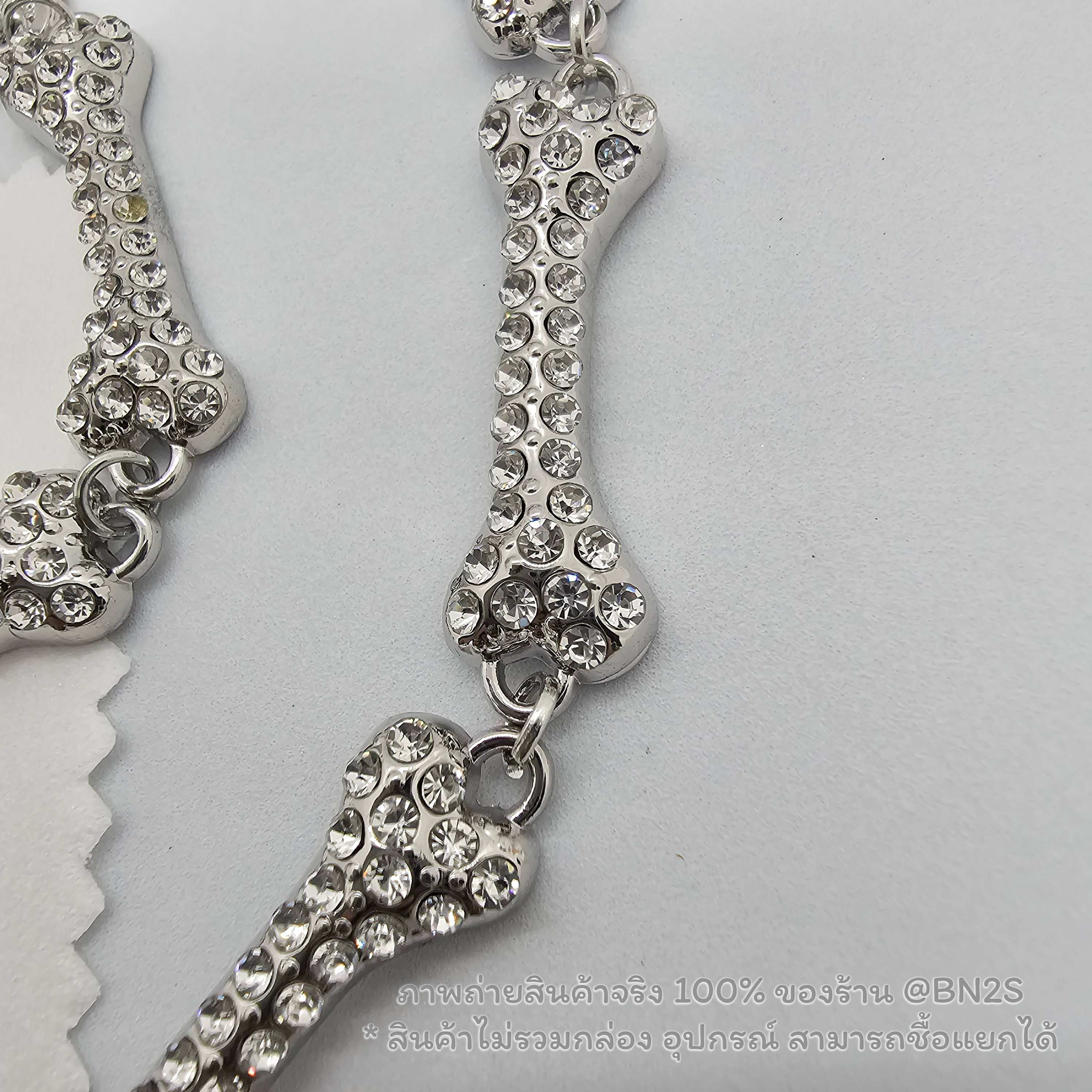 Vivienne Westwood Faustine crystal-embellished Bones Necklace สร้อยคอ , สร้อยข้อมือ วิเวียน รูปกระดูกฝังคริสตัล อะไหล่สีเงิน พร้อมส่ง งานสวยรับประกัน ปั๊ม ทุกจุด ราคา สร้อยคอ 229฿ สร้อยข้อมือ 189฿ ไม่รวมกล่อง ความยาว สร้อยคอ 40 ซม. สร้อยข้อมือ 20 ซม. *ปรั