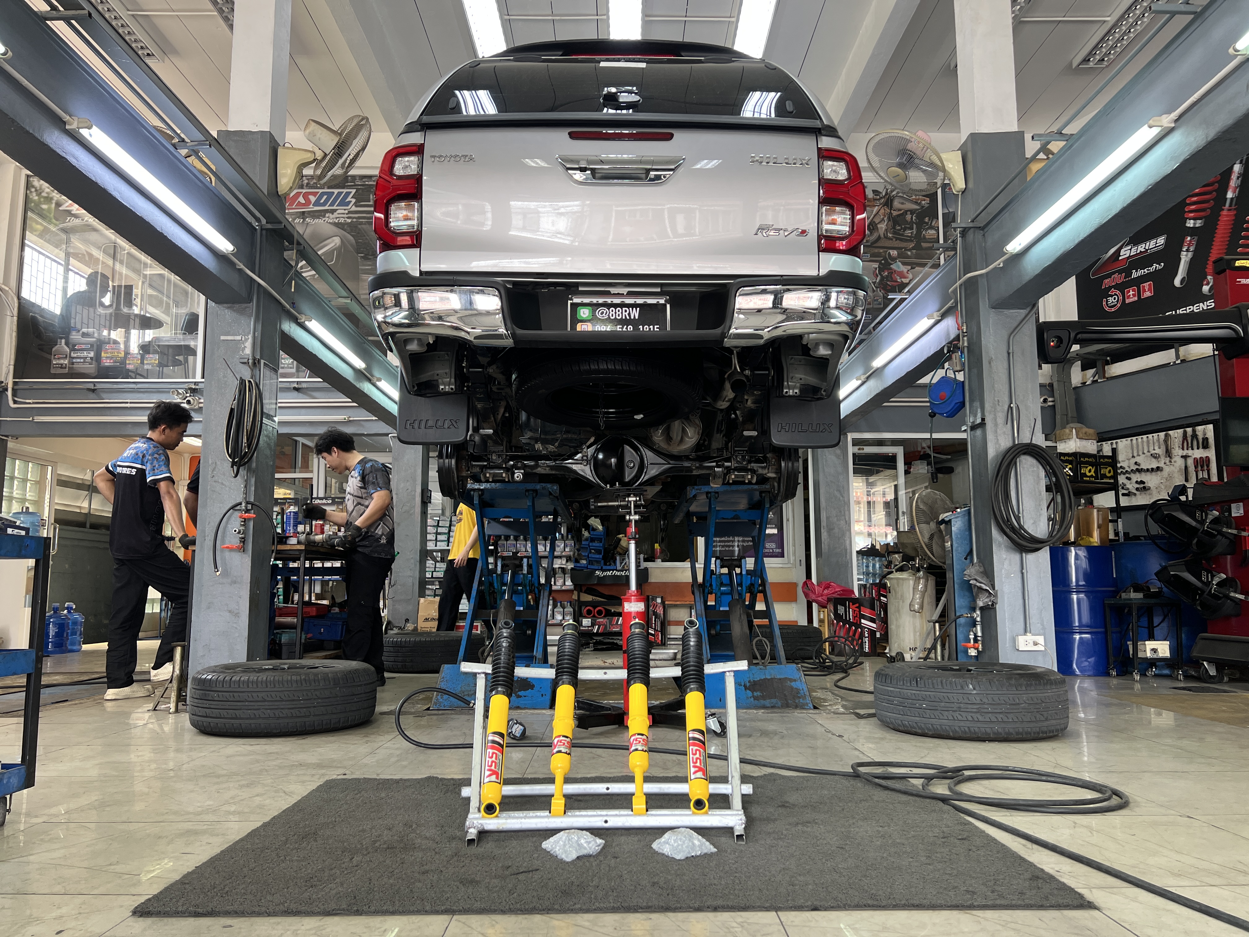 TOYOTA REVO PRERUNNER เปลี่ยนโช้คอัพ ใช้งานประจำวัน [+] YSS DTG สอบถามข้อมูลเพิ่มเติม หรือ นัดหมายเข้ารับบริการ โทร. 08-6569-1915 Location : https://goo.gl/maps/HrNUAZXPN94KvxZ98? รถยนต์มีปัญหาไม่รู้ต้องแก้ตรงไหน ทางเรายินดี ตรวจหาปัญหาและหาวิธีแก้ บอกลูกค้าก่อนลงมือทำเสมอด้วยราคาเป็นธรรม เวลาบริการ วันจันทร์-วันอาทิตย์ 09:00 น. - 17.30 น. #yssdtg #Toyotarevo #โช้คอัพ #ช่วงล่าง #โช๊ค #ยางรถยนต์