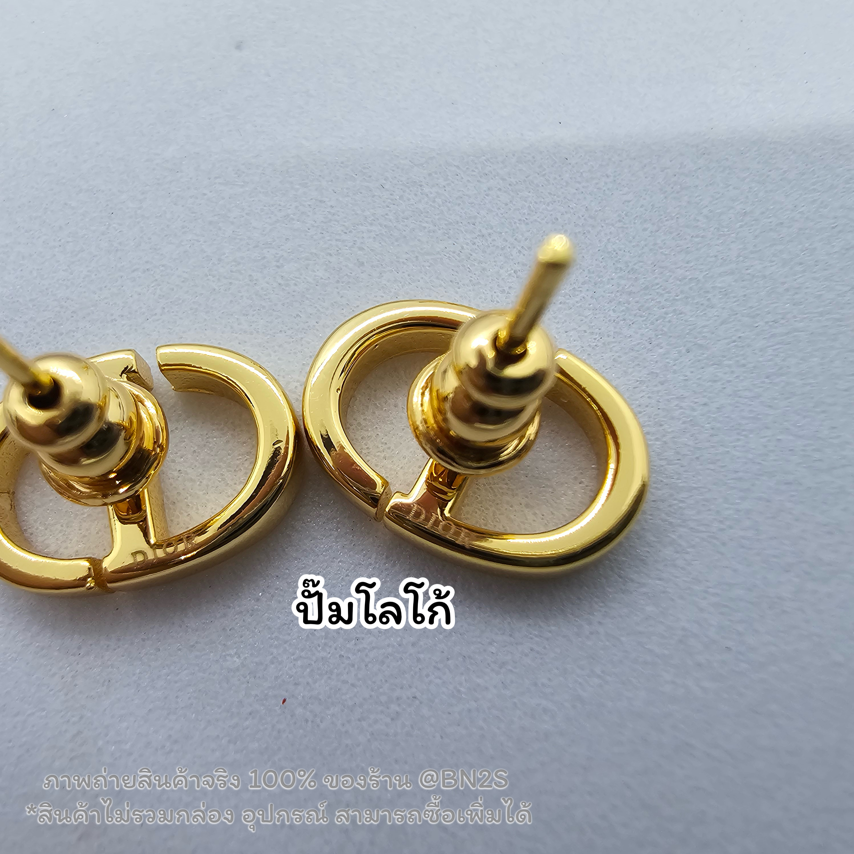 [ออริ] Dior Navy Stud Earrings มาใหม่ต่างหูสตั๊ด อะไหล่ทองปัดเงา ตัวงานปั๊มโลโก้ งานสวยใส่ได้นาน พร้อมส่งในไทย มีถุงกระดาษ ซองซิปล็อคให้