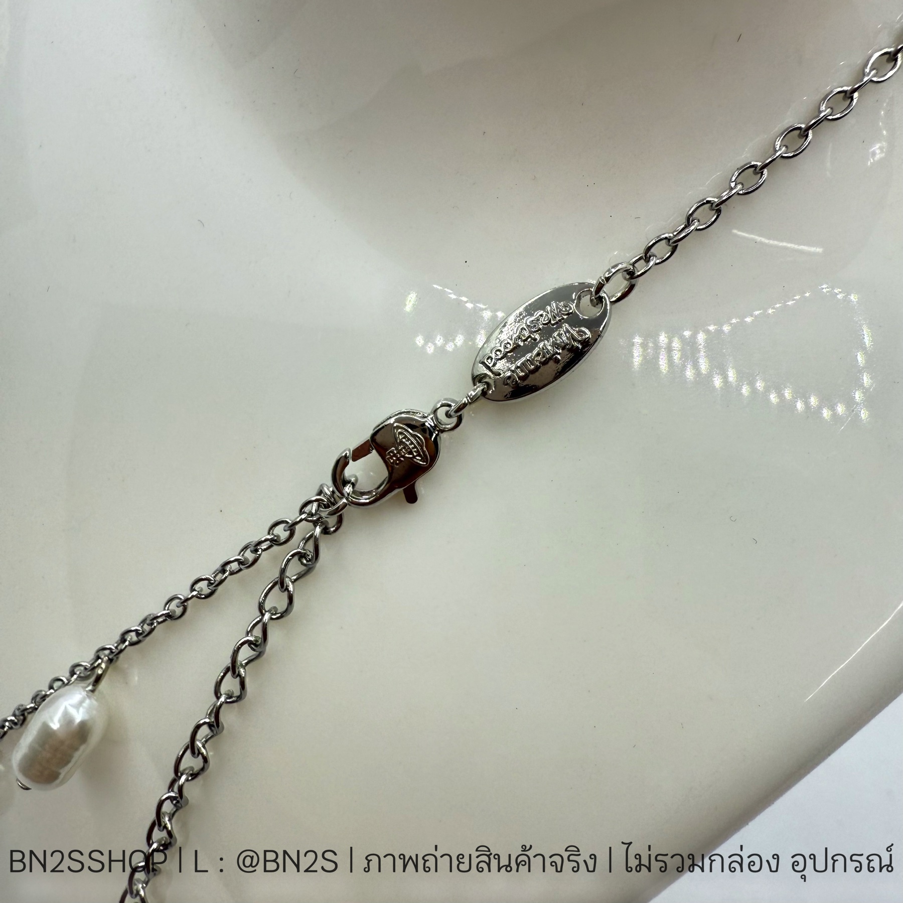 สร้อยคอสายโซ่สีเงิน ประดับจี้ดาวเสาร์ไข่มุกสีขาว งานสวยมาใหม่ Vivienne Westwood