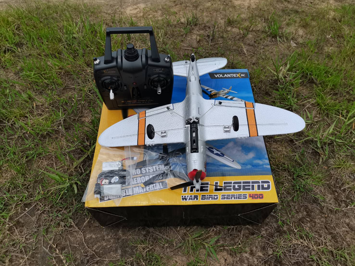 เครื่องบินบังคับ VOLANTEX RC P-47 THUNDERBOLT 400.MM 2.4.GHZ 6 GYRO NO.761-16.R ชุดพร้อมบิน