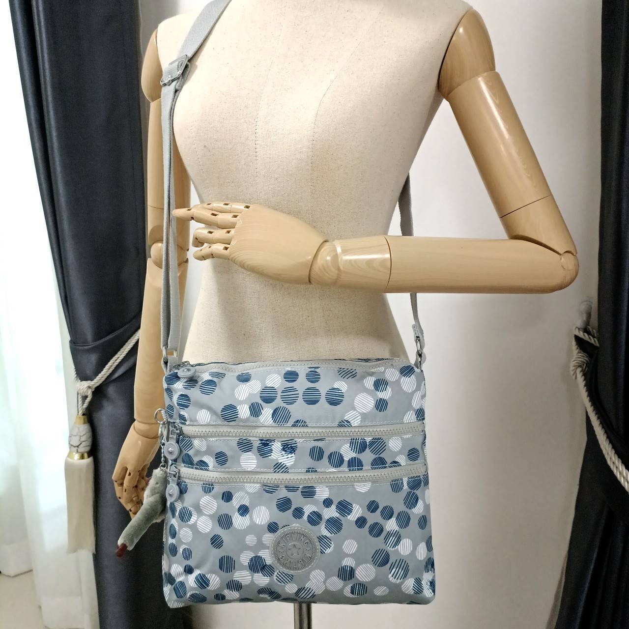 กระเป๋าสะพายข้าง Kipling Ella คิปลิ้ง