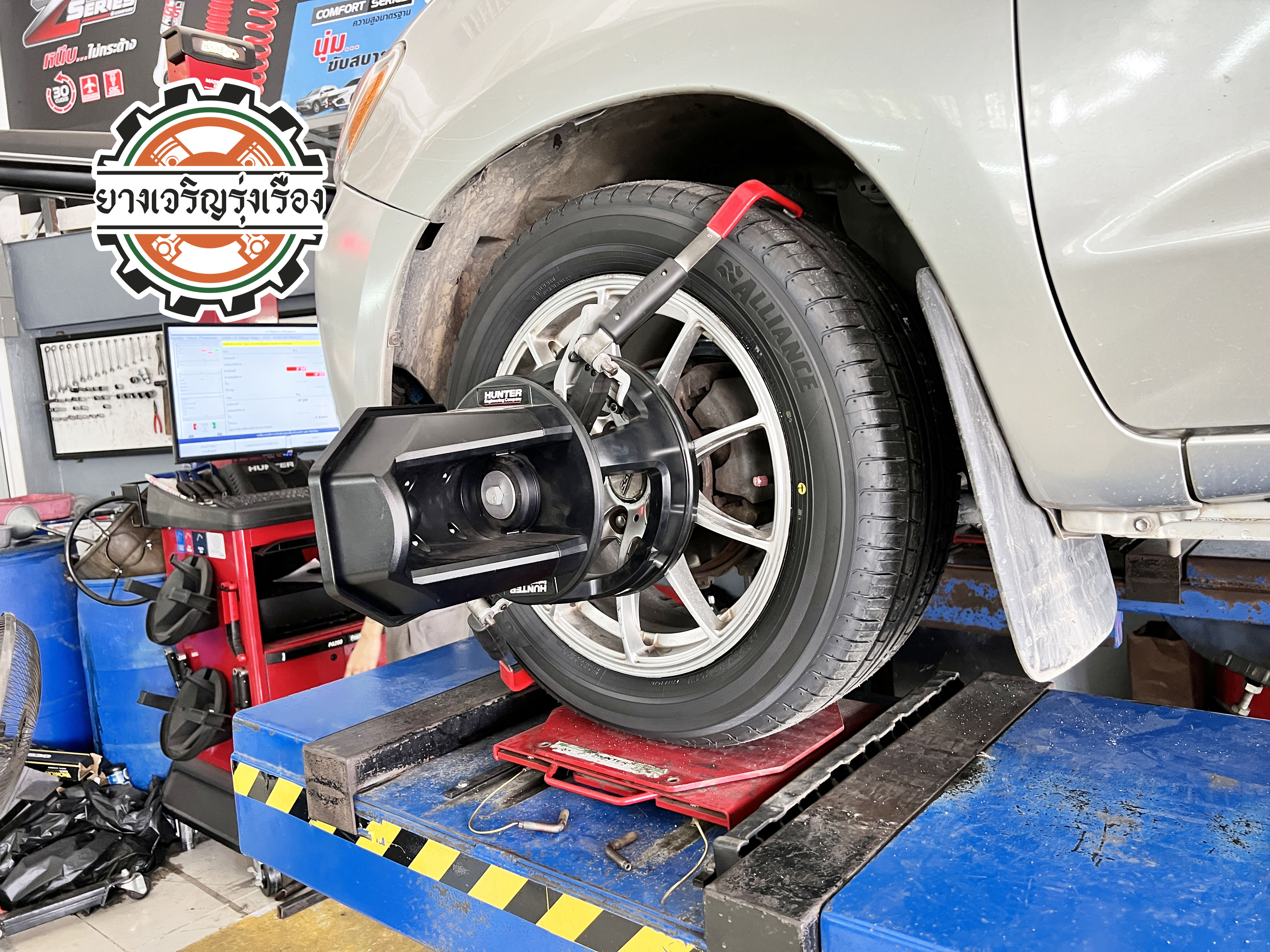 TOYOTA VIGO เปลี่ยนยางรถยนต์ ขอยางนุุ่มๆ ผลิตญี่ปุ่น [+] ALLIANCE/AL30 030EX 101W *JAPAN (BY YOKOHAMA) ขนาด 225/55R17 𝙊𝙪𝙧 𝙎𝙚𝙧𝙫𝙞𝙘𝙚 บริการทางร้านเรารับทำอะไรบ้าง 🔧 ติดตั้งยางแบบไร้รอย 100% 🔧 บริการสลับยาง ตามอายุ 🔧 มียางรถยนต์ทุกยี่ห้อให้เลือกซื้อ 🔧 เช็คช่วงล่าง แก้ปัญหาให้ตรงจุด 🔧 บริการล้างลิ้นปีกผีเสื้อ 🔧 บริการเช็คระยะรถยนต์ 🔧 เปลี่ยนถ่ายของเหลวทั้งระบบ 🔧 ตั้งศูนย์ด้วยเครื่อง HUNTER นำเข้าจาก USA สอบถามข้อมูลเพิ่มเติม หรือนัดหมายเข้ารับบริการ Tel : 08-6569-1915 Tel : 08-6544-5963 Line id : @88rw Tiktok : https://www.tiktok.com/@88rwycrr Youtube : https://youtube.com/@88rw Facebook : https://www.facebook.com/otaninon Location : https://goo.gl/maps/HrNUAZXPN94KvxZ98?coh=178573&entry=tt #รถยนต์มีปัญหาไม่รู้ต้องแก้ตรงไหน ทางเรายินดี ตรวจหาปัญหาและหาวิธีแก้ บอกลูกค้าก่อนลงมือทำเสมอราคาเป็นธรรมไม่เอาเปรียบ สบายใจคุณลูกค้า ---------------------------------- ดูแลให้คำปรึกษาทุกปัญหาคาใจ ไม่ทิ้งลูกค้า มีบริการหลังการขาย 【ให้ผู้เชี่ยวชาญของเรา ดูแลรถคุณ】 ร้านยางเจริญรุ่งเรือง ยินดีต้อนรับครับ ---------------------------------- #โช๊คอัพรถยนต์ #monroe #yss #kayaba #profender #ร้านยางเจริญรุ่งเรือง #นนทบุรี #งามวงศ์วาน #amsfix #บริการช่วงล่างรถยนต์ #ซ่อมบำรุงช่วงล่าง #เซทอัพโช๊คอัพรถยนต์