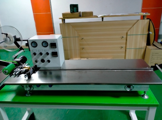 เครื่องเทปกึ่งอัตโนมัติอเนกประสงค์ เครื่องติดเทป เครื่องติดเทป SMD กึ่งอัตโนมัติอัตโนมัติเต็มรูปแบบ เครื่องบรรจุเทปความแม่นยำสูงแบบปิดผนึกด้วยความร้อนและความเย็น