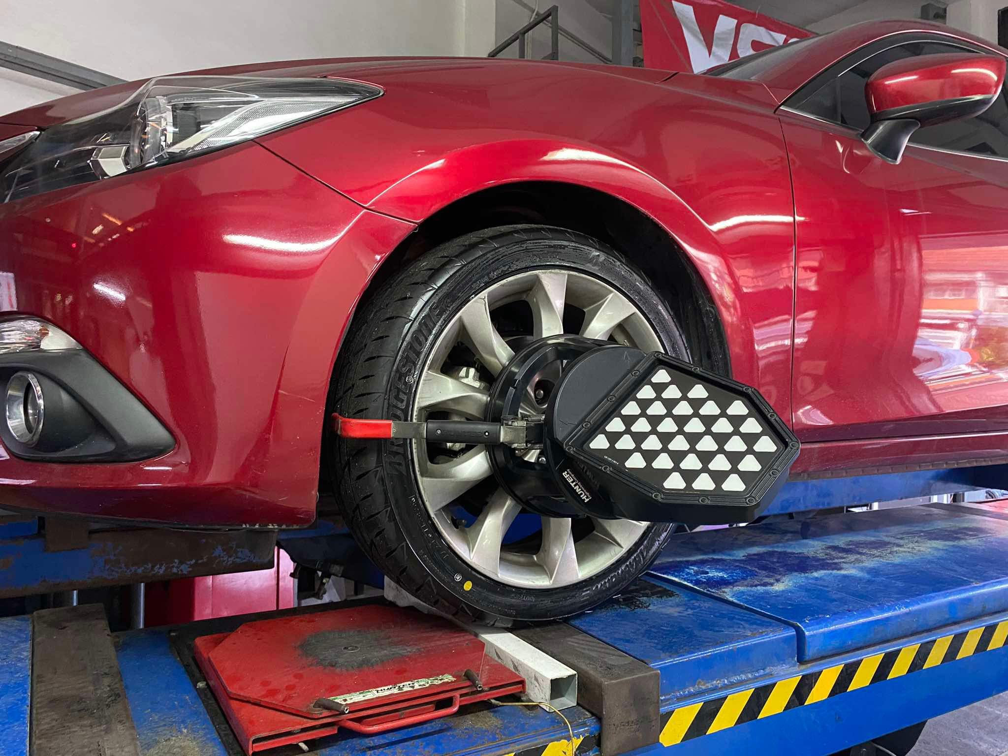 MAZDA 3 SKYACTIVE เปลี่ยนยางรถยนต์ [+] BRDIGESTONE RE004 215/45R18 Location : https://goo.gl/maps/HrNUAZXPN94KvxZ98? รถยนต์มีปัญหาไม่รู้ต้องแก้ตรงไหน ทางเรายินดี ตรวจหาปัญหาและหาวิธีแก้ บอกลูกค้าก่อนลงมือทำเสมอด้วยราคาเป็นธรรม เวลาบริการ วันจันทร์-วันอาทิตย์ 09:00 น. - 17.30 น. #Mazda #Mazda3Skyactive #Bridgestone #โช้คอัพ #ช่วงล่าง #โช๊ค #ยางรถยนต์