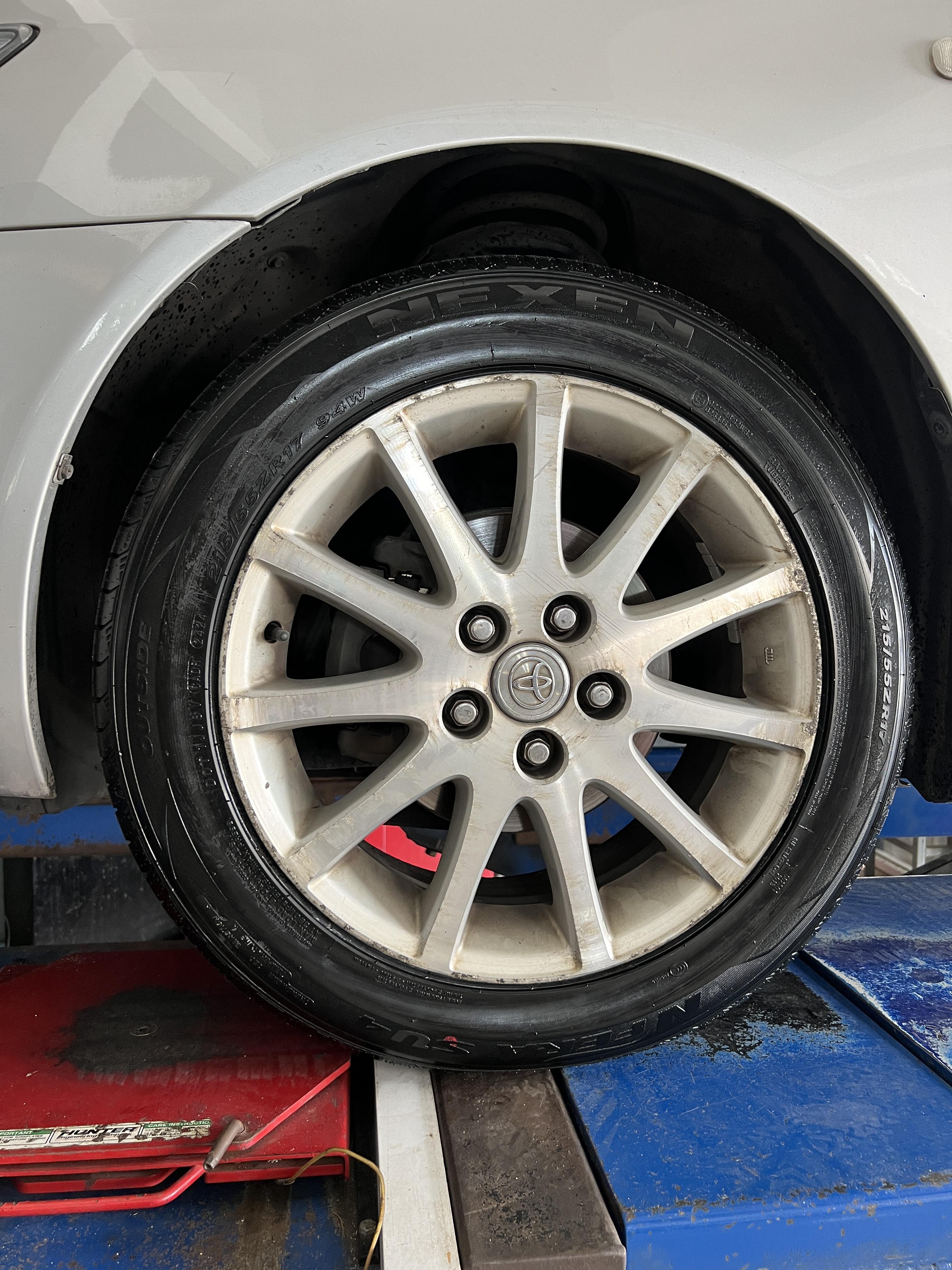 TOYOTA CAMRY เข้ารับบริการเปลี่ยนยางรถยนต์ [+] NEXEN SU4 215/55R17 *เพื่อความรวดเร็วนัดหมายก่อนเข้ารับบริการครับ 𝙊𝙪𝙧 𝙎𝙚𝙧𝙫𝙞𝙘𝙚 บริการทางร้านเรารับทำอะไรบ้าง 👉มียางรถยนต์ทุกยี่ห้อให้เลือกซื้อ 👉โช้คอัพ สปริง 👉เช็คช่วงล่าง แก้ปัญหาให้ตรงจุด 👉ติดตั้งยางแบบไร้รอย 100% 👉บริการสลับยาง ตามอายุ 👉บริการล้างลิ้นปีกผีเสื้อ 👉บริการเช็คระยะรถยนต์ 👉เปลี่ยนถ่ายของเหลวทั้งระบบ 👉ตั้งศูนย์ด้วยเครื่อง HUNTER นำเข้าจาก USA สอบถามข้อมูลเพิ่มเติม หรือนัดหมายเข้ารับบริการ ☎️ : 08-6569-1915 ☎️ : 08-6544-5963 Line id : @88rw Facebook : https://www.facebook.com/88rwtire Location : https://goo.gl/maps/HrNUAZXPN94KvxZ98? #รถยนต์มีปัญหาไม่รู้ต้องแก้ตรงไหน ทางเรายินดี ตรวจหาปัญหาและหาวิธีแก้ บอกลูกค้าก่อนลงมือทำเสมอราคาเป็นธรรม #nexentires