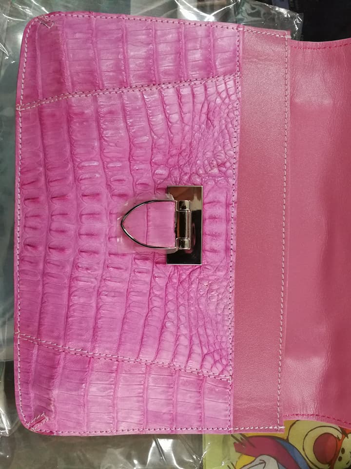 กระเป๋าสะพายหนังจระเข้แท้ สีชมพู รหัส CRW1217H-02-PI1