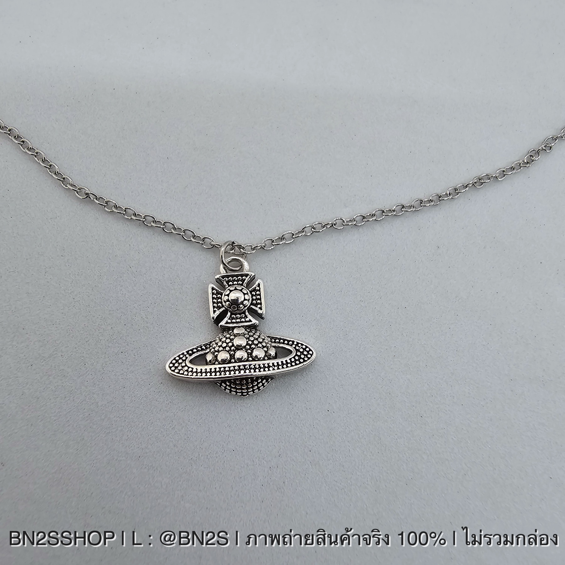 สร้อยคอ | Vivienne Westwood Retro Necklace สร้อยคอจี้ดาวเสาร์ลายวินเทจ สีเงิน