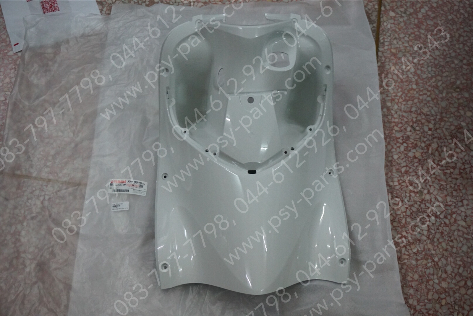 บังลม FINO แท้ๆ หลัง-สีขาว (UJ) 4D0-F8312-00-UJ Yamaha