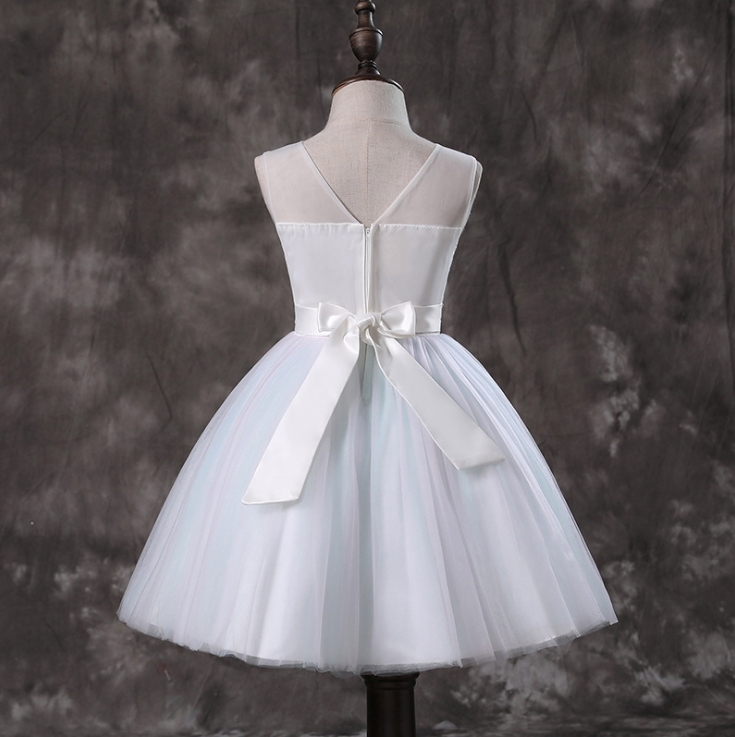 ชุดเดรสออกงานเด็กสีเขียวมิ้น ซีทรูตรงไหล่ งานปักดอกไม้สวย กระโปรงสีเขียวมิ้นแกมม่วงอมชมพู สีทรูโทน