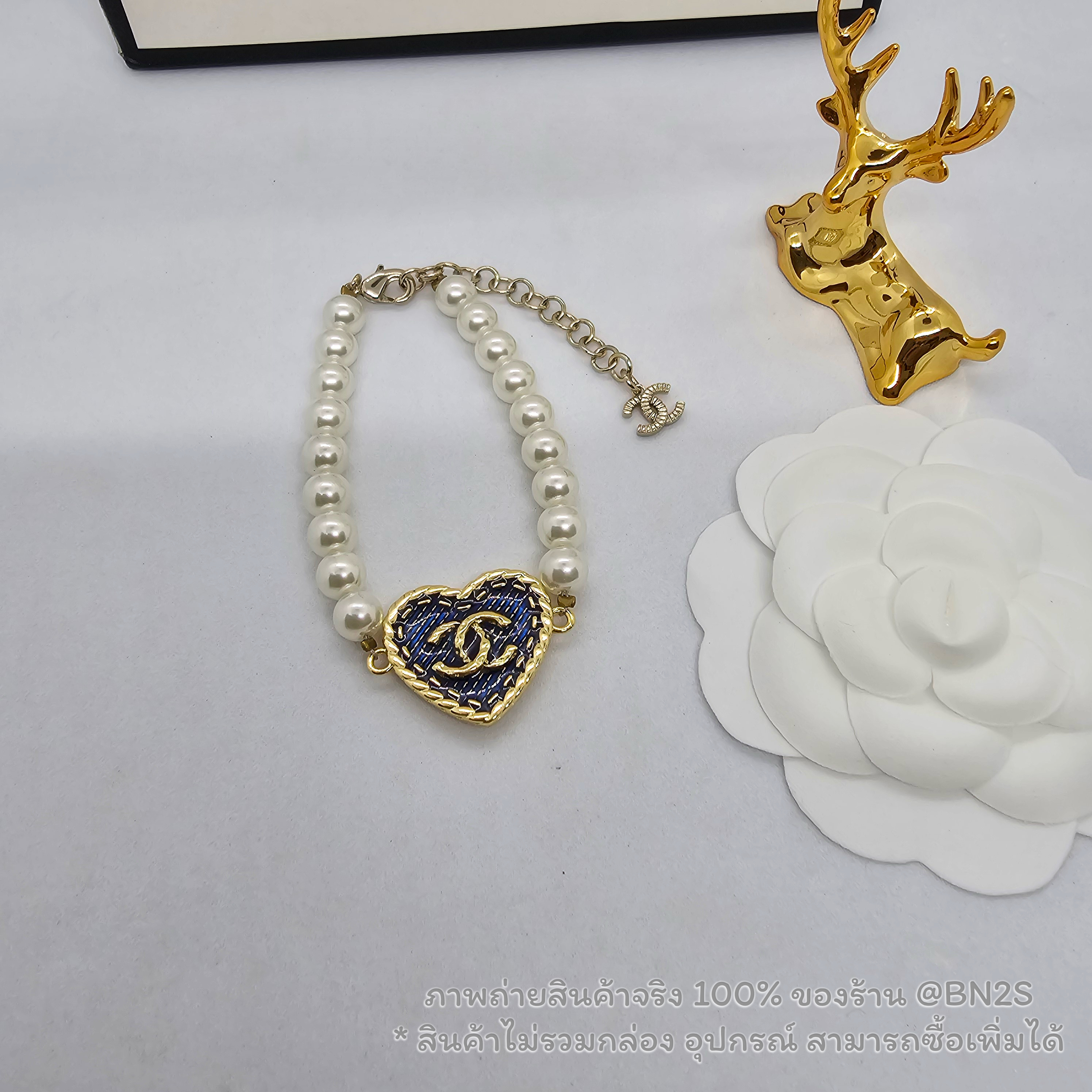 [ออริ] สร้อยแขน Chanel CC Heart Denim & Pearls Bracelet Blue/White Gold Hardware สร้อยแขนไข่มุก จี้หัวใจน้ำเงิน