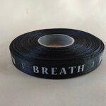 ป้ายคอเสื้อ เนื้อริบบิ้นซาติน 1.3 ซม. ริบบิ้นสีดำ 2 พิมพ์ ขาว 1 ม้วน