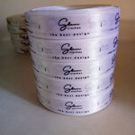 ป้ายคอเสื้อ เนื้อริบบิ้นซาติน 2.5 ซม. ริบบิ้นสีขาว 1 พิมพ์ดำ 5 ม้วน