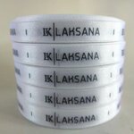 ป้ายคอเสื้อ เนื้อริบบิ้นซาติน 1.3 ซม. ริบบิ้นสีขาว พิมพ์ดำ5 ม้วน