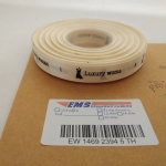 ป้ายคอเสื้อ เนื้อริบบิ้นซาติน 1.3 ซม. ริบบิ้นสีครีม S-2 พิมพ์ดำ 1 ม้วน