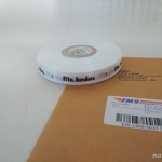 ป้ายคอเสื้อ เนื้อริบบิ้นซาติน 1.3 ซม. ริบบิ้นสีขาว 1 พิมพ์ดำ 1 ม้วน