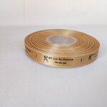 ป้ายคอเสื้อ เนื้อริบบิ้นซาติน 1.3 ซม. ริบบิ้นสีทอง 103 พิมพ์ดำ 1 ม้วน