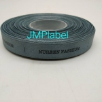 ป้ายคอเสื้อ เนื้อริบบิ้นซาติน 1.3 ซม. ริบบิ้นสีเทา 67 พิมพ์ดำ 1 ม้วน