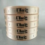 ป้ายคอเสื้อ เนื้อริบบิ้นซาติน 1.3 ซม. ริบบิ้นสีทองอ่อน 61 พิมพ์น้ำดำ 5 ม้วน