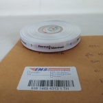 ป้ายคอเสื้อ เนื้อริบบิ้นซาติน 1.3 ซม. ริบบิ้นสีขาว 1 พิมพ์ดำ 1 ม้วน