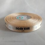 ป้ายคอเสื้อ เนื้อริบบิ้นซาติน 1.3 ซม. ริบบิ้นสีทองอ่อน 61 พิมพ์ดำ 1 ม้วน