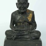 พระบูชาหลวงพ่อทวด วัดช้างให้ จังหวัดปัตตานี เนื้อทองเหลืองรมดำ พ.ศ.๒๕๔๔ หน้าตัก ๔ นิ้ว