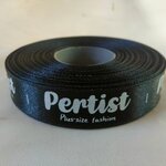 ป้ายคอเสื้อ เนื้อริบบิ้นซาติน 2.0 ซม. ริบบิ้นสีดำ 1 พิมพ์ขาว 1 ม้วน