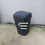 ถังขยะมีฝาปิดทรงเหลี่ยม 11 ลิตร