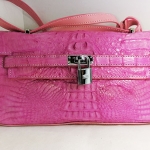 สินค้าแนะนำ : กระเป๋าสะพายหนังจระเข้แท้ สีชมพู