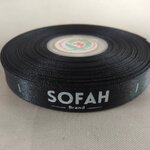 ป้ายคอเสื้อ เนื้อริบบิ้นซาติน 1.3 ซม. ริบบิ้นสีดำ61 พิมพ์ขาว 1 ม้วน