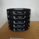 ป้ายคอเสื้อ เนื้อริบบิ้นซาติน 1.3 ซม. ริบบิ้นสีดำ 2 พิมพ์ ขาว 5 ม้วน