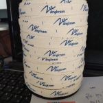 ป้ายคอเสื้อ เนื้อคอตต้อนก้างปลา 1.3 ซม.พิมพ์น้ำเงิน 1 ม้วน