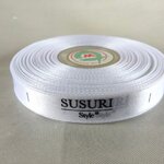 ป้ายคอเสื้อ เนื้อริบบิ้นซาติน 1.3 ซม. ริบบิ้นสีขาว 1 พิมพ์ดำ 1 ม้วน