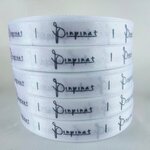 ป้ายคอเสื้อ เนื้อริบบิ้นซาติน 1.3 ซม. ริบบิ้นสีขาว พิมพ์ดำ5 ม้วน