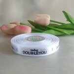 ป้ายคอเสื้อ เนื้อริบบิ้นซาติน 1.3 ซม. ริบบิ้นสีขาว 1 พิมพ์ดำ 1 ม้วน