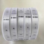 ป้ายคอเสื้อ เนื้อริบบิ้นซาติน 1.3 ซม. ริบบิ้นสีขาว พิมพ์ดำ5 ม้วน