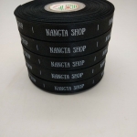 ป้ายคอเสื้อ เนื้อริบบิ้นซาติน 1.3 ซม. ริบบิ้นสีดำ 2 พิมพ์ ขาว 5 ม้วน