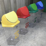 ถังขยะพลาสติกใส หกเหลี่ยม ฝาแกว่ง ความจุ 56 ลิตร