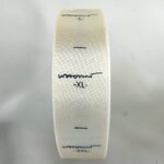 ป้ายคอเสื้อ เนื้อริบบิ้นซาติน 2.5 ซม. ริบบิ้นสีครีม S-2 พิมพ์ดำ 1 ม้วน