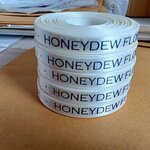 ป้ายคอเสื้อ เนื้อริบบิ้นซาติน 1.3 ซม. ริบบิ้นสีขาว 1 พิมพ์ดำ 5 ม้วน