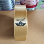 ป้ายคอเสื้อ เนื้อริบบิ้นซาติน 2.0 ซม. ริบบิ้นทอง 103 พิมพ์ดำ 1 ม้วน